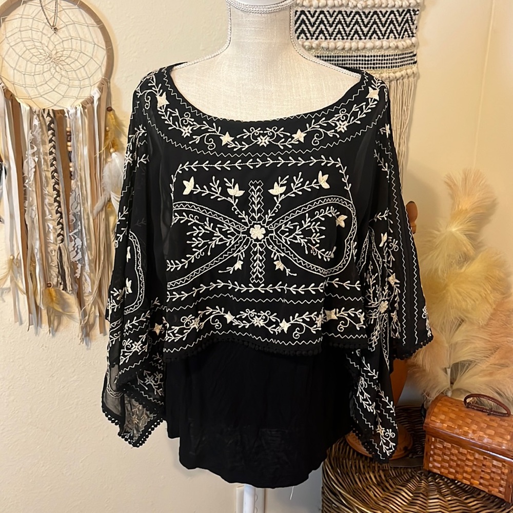 Ivy Jane Peasant Style Top/ Black with Cream Embroidery/ Size Medium